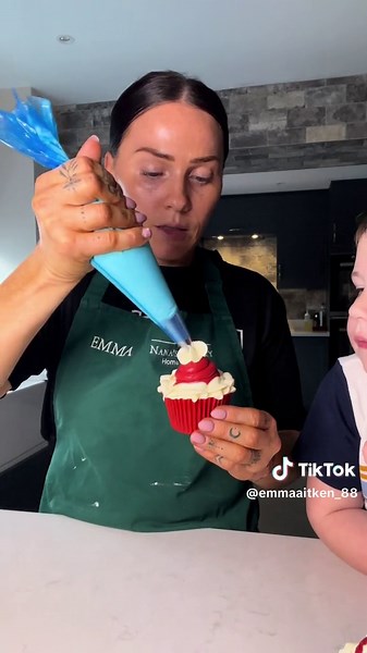 How to Create Christmas Santa Hat Cupcakes