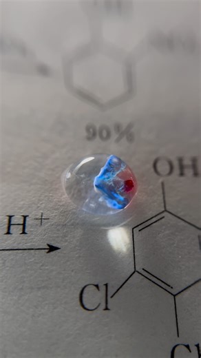 Artists Universum 🖌️ on Instagram: "This scientist creates breathtaking visual art using chemistry. He combines various chemical elements and reactions to produce mesmerizing visuals that unfold within a single drop of water. Via yu3375349136 / 难晴雨 on Douyin #art #science #chemistry"