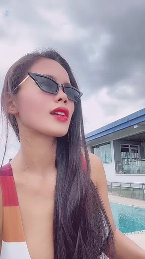 Poolside Fashion: Striped Swimsuit Style Tips