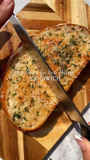 This EASY Vodka Chicken Parm sandwich is garlicky, cheesy & so delicious! I used rotisserie chicken as a shorcut, but feel free to make it with a chicken cutlet👏🏼 Perfect for lunch or as an easy weeknight dinner! #sandwiches #chickenparm #chickensandwich #weeknightdinner #easyrecipe | Shewillevolve