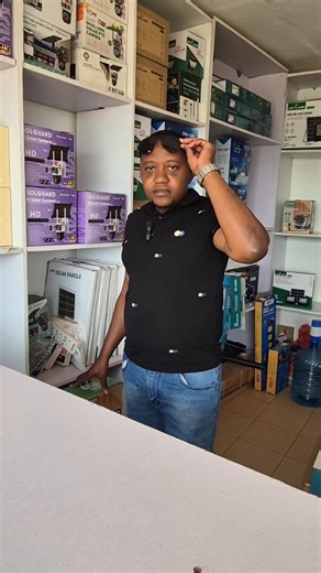 Portable rechargeable table top fan that comes with inbuilt battery, monocrystalline solar panel, 2 fixed lights and 1 extendable bulb and an USB port to charge your phone. price 2500 0748047306 Our shop is located at membley-ruiru along eastern bypass. we deliver across East Africa #solarsolutions #solarpower #fan #foryou #soltechhomesolutions