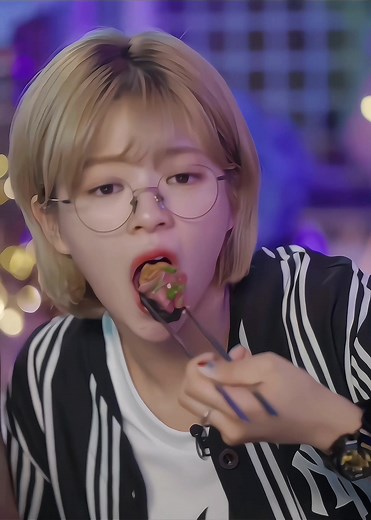 Twice Momo & Jeongyeon Mukbang Eating Video