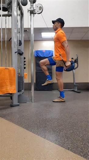 Cable 1 Leg Balance & Ipsilateral Triceps Pushdown #shorts #balance #triceps #cable