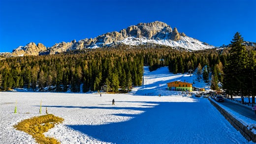 Scopri il lago di Misurina in inverno nelle Dolomiti (4K)