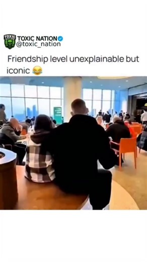 @toxic_nation_1 on Instagram: "😂 1981-yilda futbol afsonalari Diego Maradona va Pele‌ televidenie orqali maxsus shou paytida unutilmas lahzani baham ko’rishdi. Har biri o’zining ajoyib iste’dodi bilan mashhur bo’lgan ikkita sport ikonkasi noyob va engil segment uchun birlashdi. Namoyish davomida o’zining xarizmasi va o’ynoqi tabiati bilan tanilgan Maradona Peledan o’z mahoratini ko’rsatishni so’radi. Maradona ikkalasiga ham o’yinli va qiziqarli tarzda o’zlarining ajoyib boshqaruvi va texnikasin