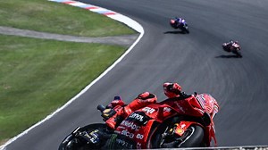 Leone Bezzecchi, domatore Marquez: per Marc quinta vittoria di fila. Bagnaia grigio, bravo Martin