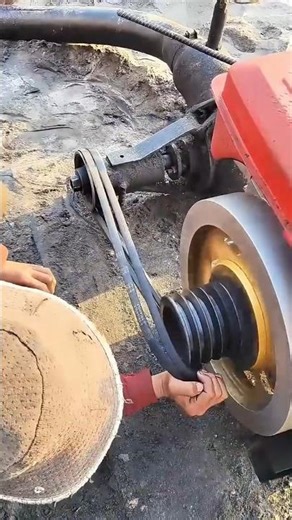 An easy and correct way to put a belt on a pulley #shortsvideos