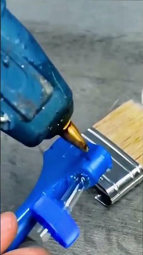 DIY | How to Make a Paint Brush with a Bottle and Paint