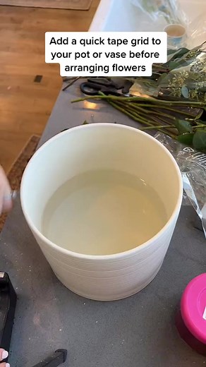 The tape grid trick is a MUST #diyhack #flowerarrangement #quicktip #didyouknow #reels2023 #reelsviral #reelsfb | Machine & Technology