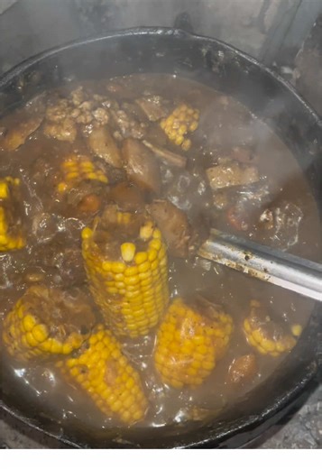 Kom ons maak ‘n sopnat beef potjie met @spicecanvas! 🔥🥘🍚 #mikyallharris #sopnat #sama28 #fyp #potjiekos