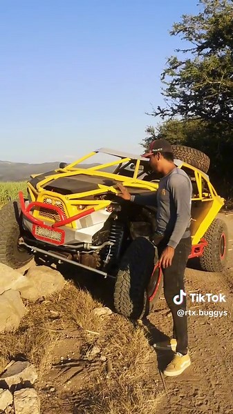 Exploring Off-Road Adventures with the Gran Cherokee V8 4x4 RTX Buggy