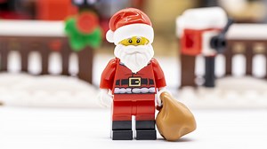 A closer look at this year’s LEGO Santa Claus minifigures