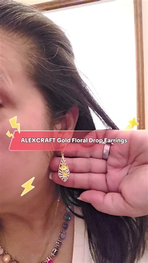 Soft teardrop petals bloom gently, carrying a hint of springtime joy with every sway—fresh, cheerful, and quietly charming. Inspired by blooming flowers, they bring a graceful, uplifting touch to any look. #dropearrings #alexcraft #alexcraftearrings