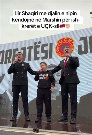 Ilir Shaqiri me djalin e nipin këndojnë në Marshin për ish-krerët e UÇK-së🇦🇱✊🏼 #ilirshaqiri #korabshaqiri #uçk #17shkurt #VIPZone