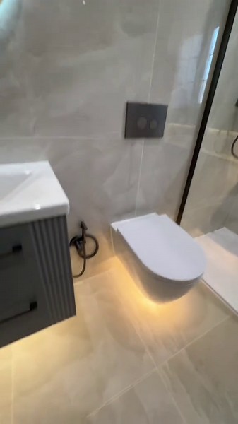 Stunning Glasgow Bathroom Renovation: Gunmetal Fixtures & LED Lighting