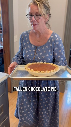 We’re in the throes of pie-making and this one is a Fallen Chocolate Pie. 🍫🥧 Rich, silky chocolate a cloud of meringue that gently “falls” as it cools = cozy, old-fashioned perfection. It’s the kind of pie that makes people go quiet on the first bite. 🤍 Quick Recipe (9”) Crust: prebake at 375°F (15 min w/weights 5–7 min uncovered). Filling: Whisk in saucepan: 1 cup sugar 3 tbsp cocoa 3 tbsp flour 1/4 tsp salt. Slowly whisk in 2 cups milk. Cook, whisking, till thick/bubbly (6–8 min). Temper in