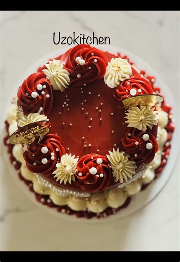 Decorating a 3 Layer Buttercream Cake