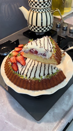 Tart Pasta Tarifi — Yumuşak Kek ve Kremalı Dolgu (Çilekli/Muzlu)