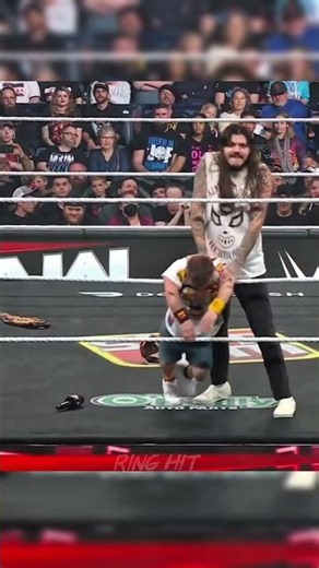 Dominik Mysterio ataca brutalmente al mini John Cena en RAW y Rey lo salva 😱 #wwe #johncena