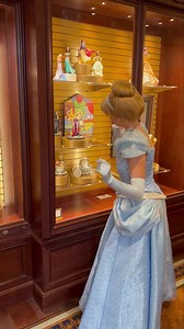 🇫🇷 Rencontre improvisée avec Cendrillon dans les couloirs du Disneyland Hotel ✨ 🇬🇧 An impromptu interaction with Cinderella, in the hallways of the Disneyland Hotel ✨ | DLP Report