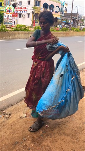 The helping hands 💯🙏 Helping short video | Help video | Poor people food | Humanity Videos #shorts