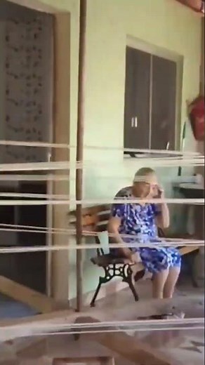 warping threads to weave rugs on the loom