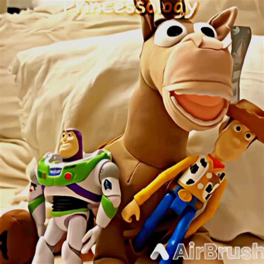 Little Toy Story gir:ib:me!