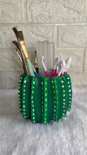 cractus pen holder Diy #recycledart #diy #craftyhome #homedecor #art #craftyliving