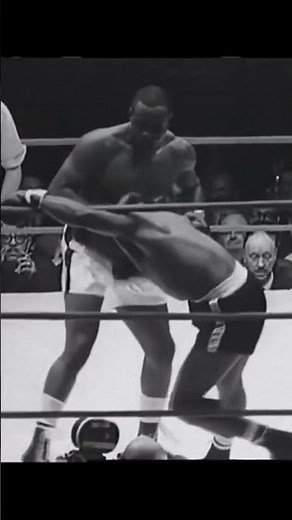Sonny Liston 🥊 Knocks Out Floyd Patterson 🔥 #Boxing #SonnyListon #FloydPatterson #Knockout