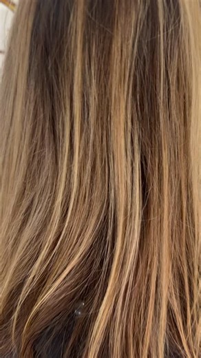 She’s officially holiday ready ✨🎄 A fresh highlight, a brighter blend, and just the right amount of glow to carry her through every party, photo, and celebration this season. We opened up her color, added soft blonde ribbons for dimension, and gave her that effortless “I woke up ready for the holidays” shine. Cheers to glowing hair, gorgeous blends, and walking into the season feeling your absolute best. 🤍✨ #HolidayHair #HaloSalon #summervillesc | Halo Salon