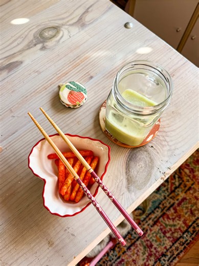 Quite frankly wanting to eat hot cheetos while knitting helped me hone in my chopstick skills. ❤️ #knittingtip #knittingtips #snack #knit