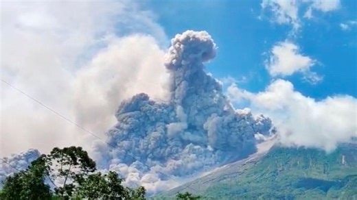 Vulkan in Indonesien: Merapi stößt sieben Kilometer hohe Aschewolke aus
