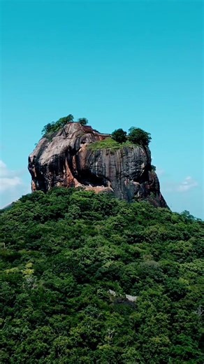 A love story in the clouds. ☁️🇱🇰 Sigiriya, you have my heart.
