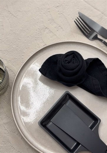 winter table setting, touched with rose 🌹#tablesettingideas #winter #rose #fy