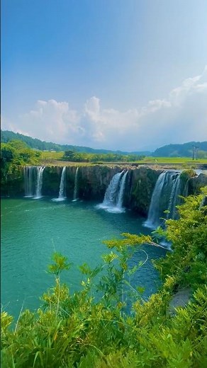 📍 原尻の滝【大分】幅120mを誇る“東洋のナイアガラ”。円形に広がる滝と吊り橋の景観が美しく、水しぶきと迫力を間近で体感できる絶景。