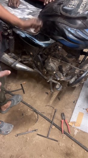 AR Bike Painting on Instagram: "Bajaj Discover kick spring #bajaj #bajajdiscover #bike"