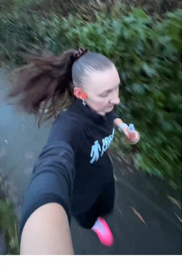 A tempo run is where comfort gets left behind on purpose. It’s that controlled discomfort — fast enough to hurt, steady enough to hold — teaching your mind to stay calm when your body wants out. Every K sharpens focus, builds strength, and reminds you that progress lives just past easy. #girlswhorun #running #runnersoftiktok #slowrunner #runner