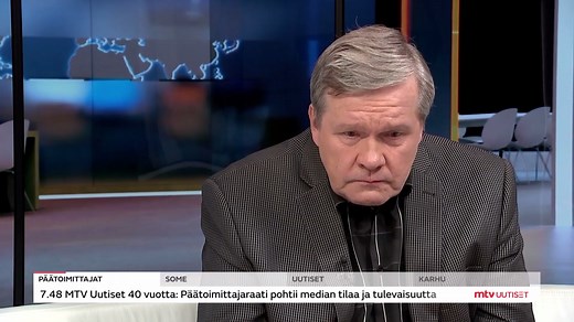 Konkaritoimittaja Lauri "Late" Karhuvaara teki Huomenta Suomea 27 vuotta, johon mahtuu noin 4 000 lähetystä. Siihen mahtuu monia hienoja ja ikimuistoisia hetkiä. – Joku on sanonut, että olisin tehnyt 25 000 haastattelua, sanoo Karhuvaara haastattelussa. Matkalla on koettu myös hyvin vaikeita hetkiä ohjelmaa tehdessä. – On ollut sellaisia hyvin surullisia hetkiä, kun on joutunut kertomaan lähetyksessä, että joku on kuollut. Karhuvaaran tunne välittyy katsojalle oheiselta videolta, jota on vaikea 