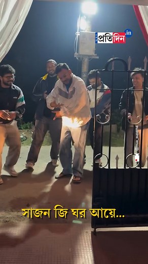 191K views · 2.8K reactions | Viral Video: Bengal Boy Surprises His Would-Be Bride with a Unique Style | Sangbad Pratidin [Viral Video, Bride, Groom, Bengali wedding, Wedding] #viralreelschallenge #viralvideoシ #bride #groom #wedding #SangbadPratidin Video Courtesy: MUA SUPARNA | Sangbad Pratidin | Facebook