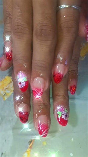 uñas almendra color rojas