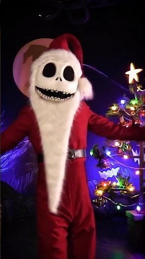 From Pumpkin King to Sandy Claws 🎃🎅 #DisneyHolidays #DisneyParks #TheNightmareBeforeChristmas