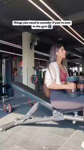 Here’s what you need to know! 💪🏻 1️⃣Form over weights Make sure to keep your form and posture in the correct manner over lifting heavy. Remember precaution is better than cure. Increase the weights gradually once you get a hold of them and don’t get in a hurry to EGO LIFT. 2️⃣You vs You Stop comparing yourself to people / athletes training at the gym, you don’t know their story or how hard they’ve been training or barely training. Your focus should be on your own personal growth and developmen