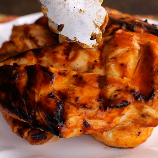 Whiskey Pineapple Chicken – Chicken marinated in whiskey, pineapple juice, BBQ sauce, Worcestershire, garlic and pepper. Brush cooked chicken with a little extra BBQ sauce. Everyone LOVED this grilled chicken! FULL RECIPE: https://www.plainchicken.com/whiskey-pineapple-chicken/ | Plain Chicken