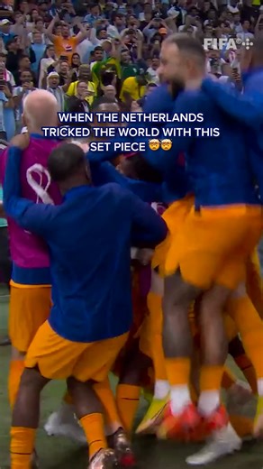 200 IQ set-piece from the Netherlands 🧠 This Wout Weghorst equaliser went down in the record books after netting the latest ever goal in the second half of a FIFA World Cup game ⏰ Watch full match replays of the FIFA World Cup FREE on FIFA 📺 | FIFA