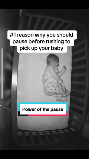 When we hear our babies make a noise in the night, we understandably often leap out of bed to pick them up and comfort them. (It's our natural gut instinct!) . But some parents can accidently react too soon and as a result accidently fully wake their babies up? 😳🙈 . Taking a pause (aka La Pause) first can be a total game changer if you’re wanting to help your little one sleep well 🥰 . The pause is particularly helpful in the 4 month sleep regression when your baby’s sleep patterns permanently