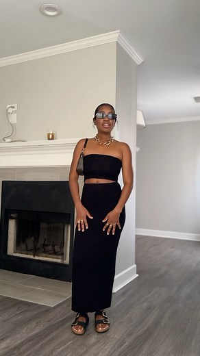 What I wore for an 83 degree day in the city 😅 @trois_thelabel set @_jennybird necklace @elisajohnson.co sunnies @birkenstock sandals @birkenstockusa @coach bag Mom style, outfit ideas, summer outfits | Locks and Trinkets