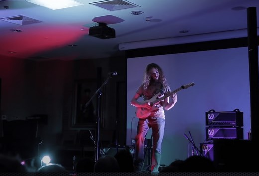 Guthrie Govan - Victory Amps