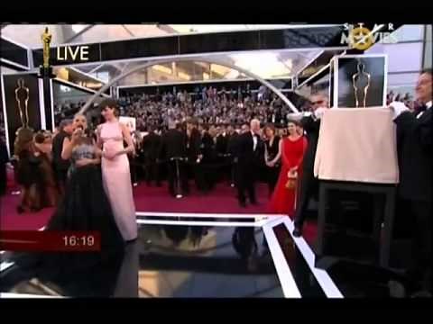 Anne Hathaway Reveals Her Breasts At The 85th Academy Awards OSCARS 2013