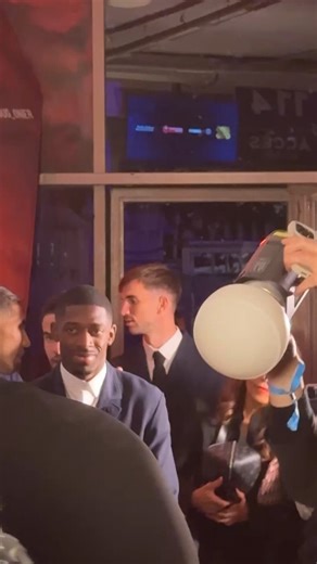 Ousmane Dembélé était présent à un gala caritatif du PSG, il a semblé agacé par les photos comme à son habitude 😆 | L'EQUIPE