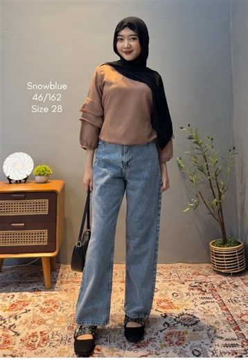 Stylish Snow Blue High-Waisted Loose Jeans Outfit Ideas